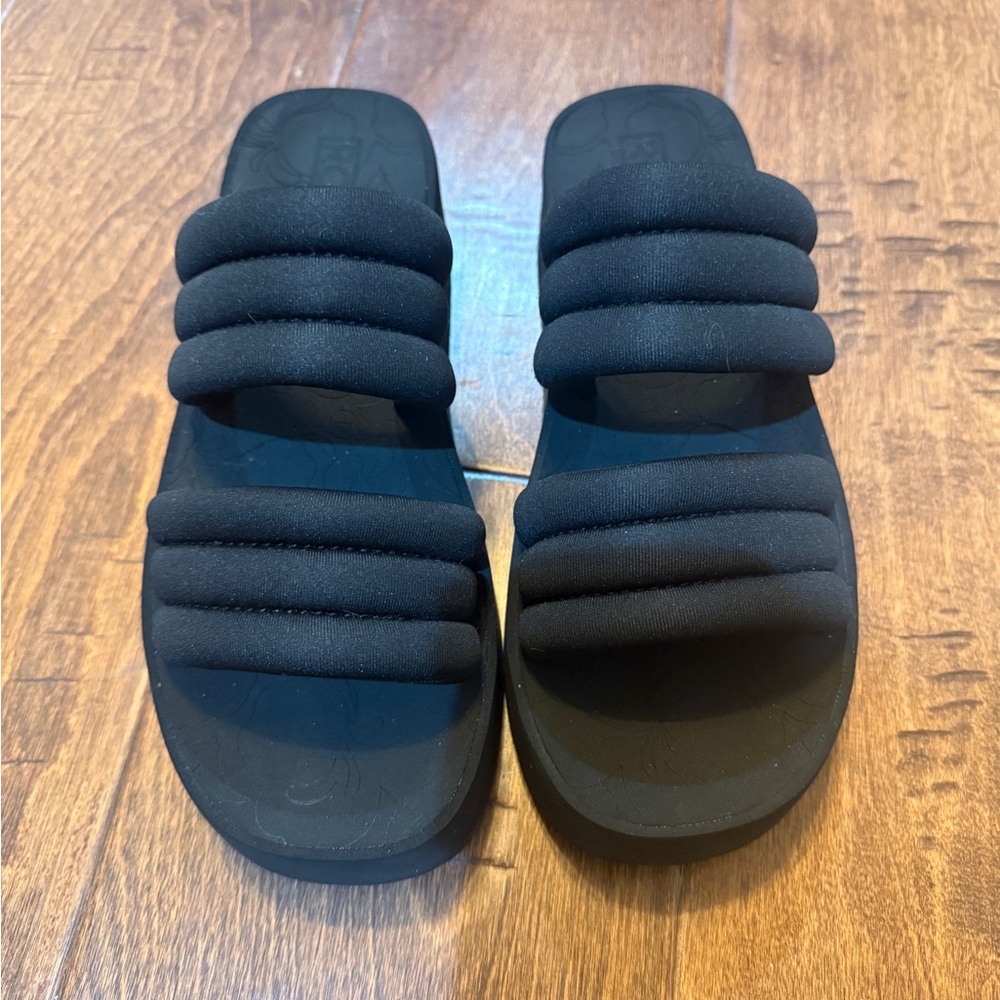 Roxy Black Padded Platform Slide Sandals